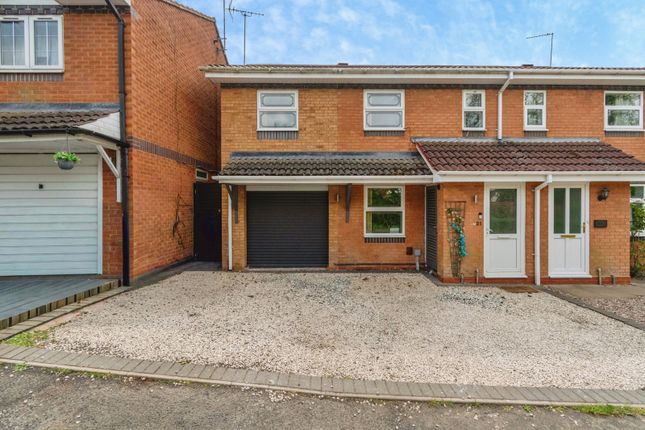 4 bed property, in Woodstock Drive, £250,000