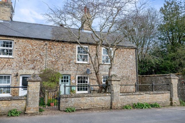 2 bed property, in Chapel Road, £295,000
