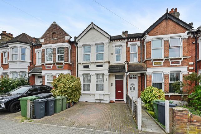 5 bed property, in Gleneagle Road, £850,000