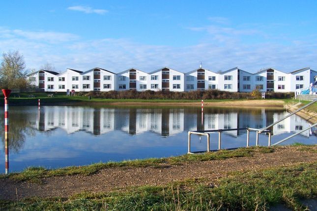 2 bed property, in Woodrolfe Park Tollesbury CM9, £196,900