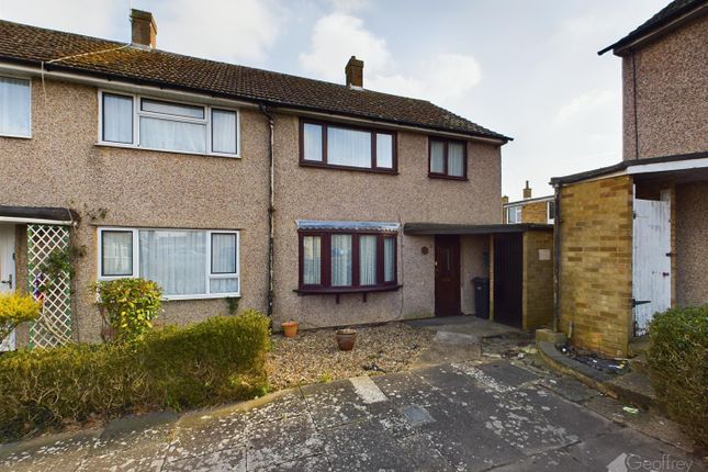 3 bed property, in Spinning Wheel Mead, £310,000