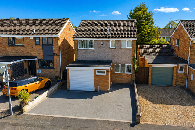 3 bed property, in Hereford Close, £250,000