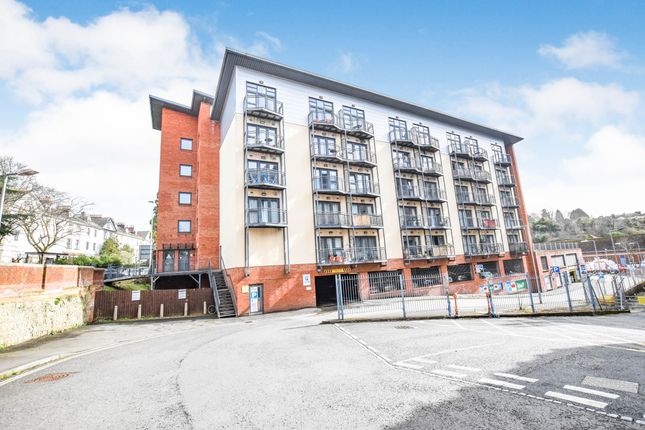 Studio, in New North Road, £100,000