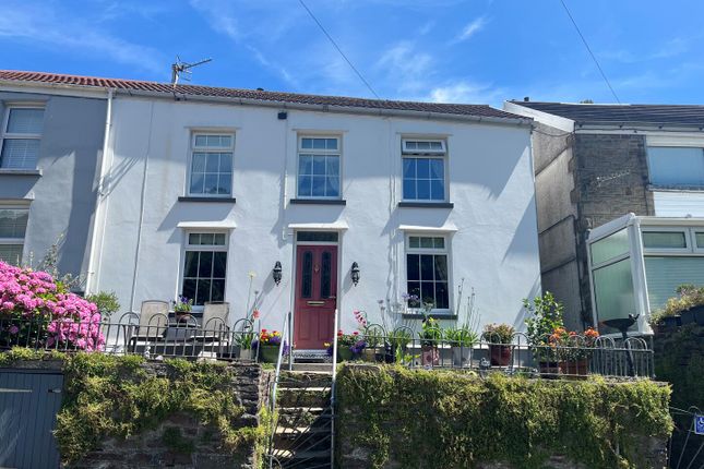 2 bed property, in Cuckoo Street, £120,000