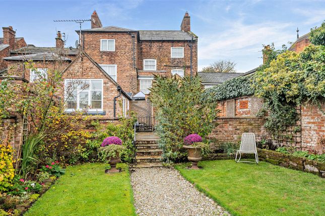 6 bed property, in High Street, £775,000