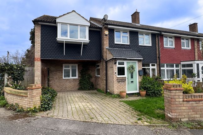 4 bed property, in Courtfield Road, £575,000