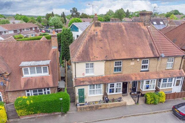 2 bed property, in Horseshoe Crescent, £525,000