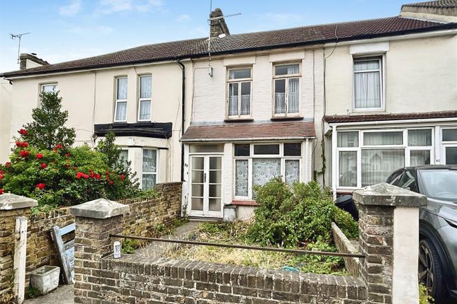3 bed property, in Napier Road, £200,000
