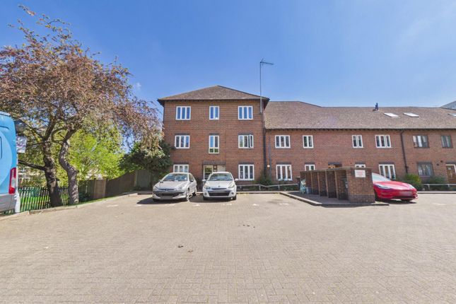 1 bed property, in New River Way, £340,000