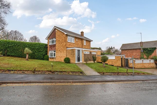 3 bed property, in Cedar Drive, £550,000