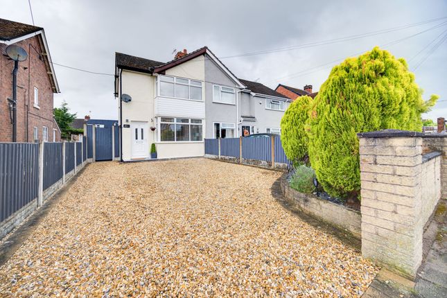 2 bed property, in Deans Lane, £230,000