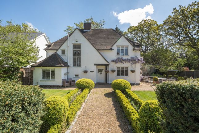 4 bed property, in Oakwood Close, £1,595,000