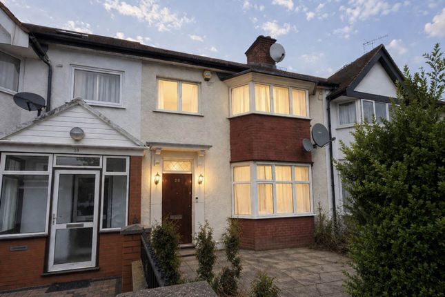 3 bed property, in Allan Way, £725,000