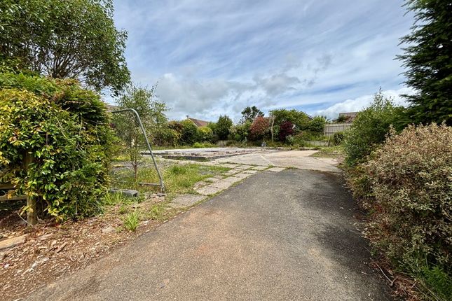 Studio, in 17 Cardwen Estate, £90,000