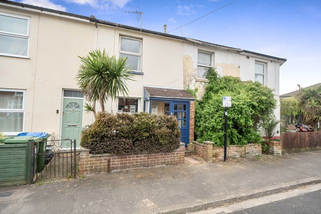 2 bed property, in Queenstown Road, £225,000