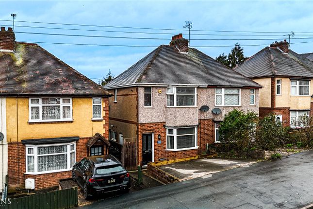 3 bed property, in School Hill, £215,000