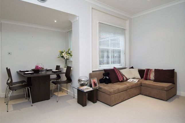 1 bed property, in Monmouth Road, £460,000
