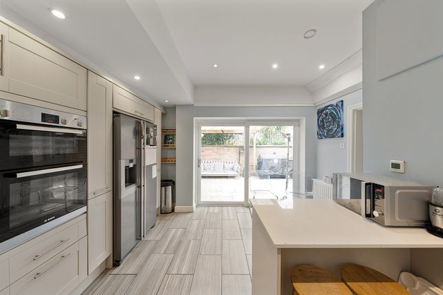 4 bed property, in Chelsham Road, £900,000