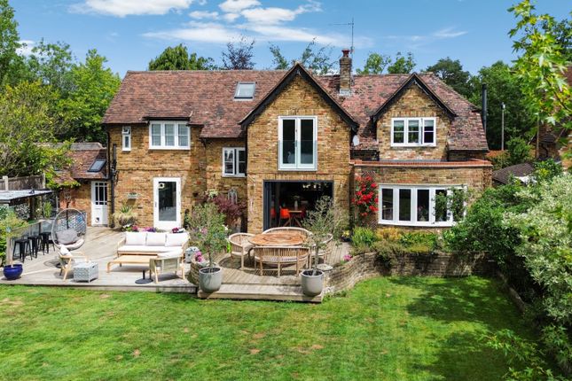 4 bed property, in Elstead, £1,495,000