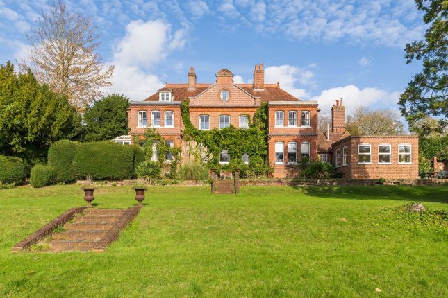 5 bed property, in Off High Street, £1,100,000
