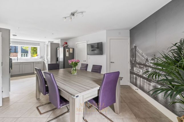 4 bed property, in Berry Close, £650,000
