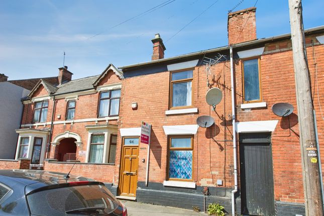 2 bed property, in Pear Tree Street, £165,000