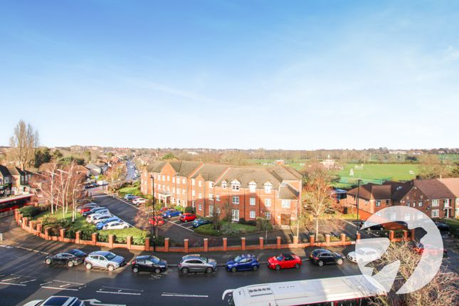 2 bed property, in Grove Park Road, £425,000