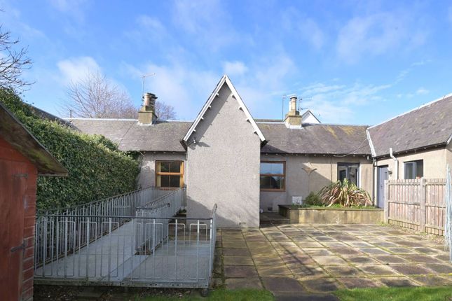 3 bed property, in Newliston Road, £250,000