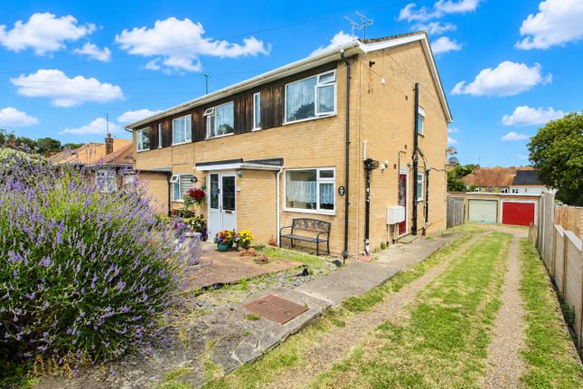 2 bed property, in Masons Rise, £210,000