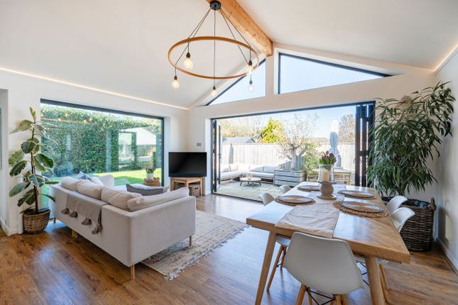 3 bed property, in Clinton Road, £600,000