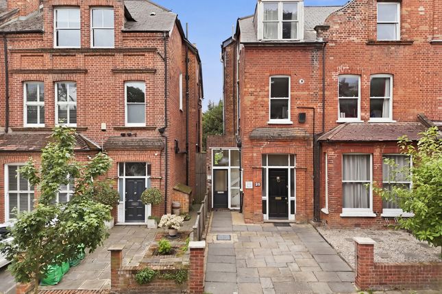 1 bed property, in Avenue Gardens, £425,000