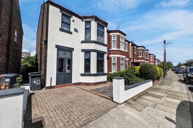 3 bed property, in Moorfield Road, £300,000