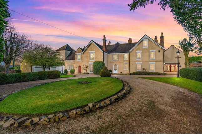 7 bed property, in Main Street, £1,550,000