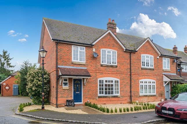 3 bed property, in Crossways, £895,000