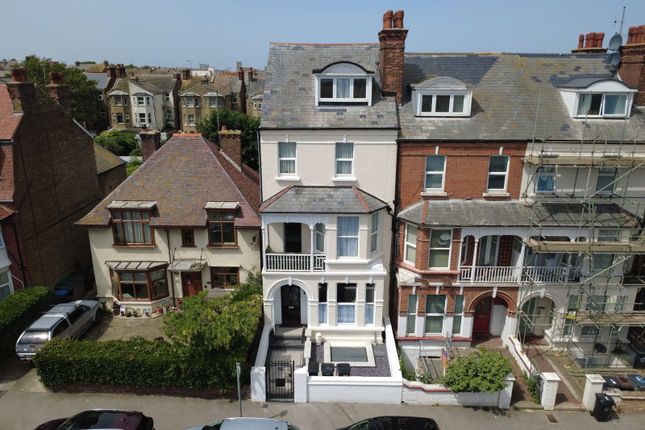 9 bed property, in Surrey Road, £695,000
