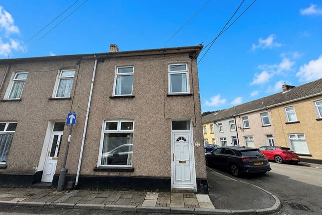 3 bed property, in Phillip Street, £175,000