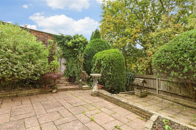 2 bed property, in Claygate Road, £375,000