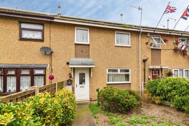 2 bed property, in Bacton Gardens, £115,000