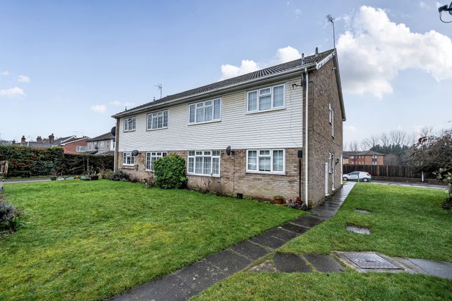 2 bed property, in Cramptons Road, £165,000