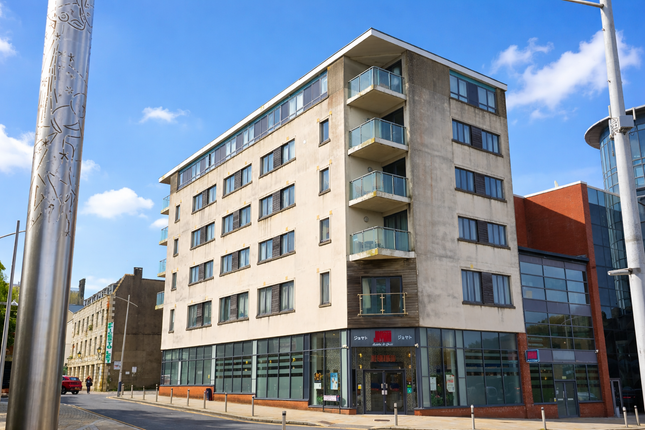 2 bed property, in Salubrious Court, £100,000