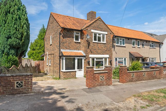 3 bed property, in Courtney Crescent, £450,000