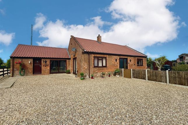 2 bed property, in The Green, £300,000
