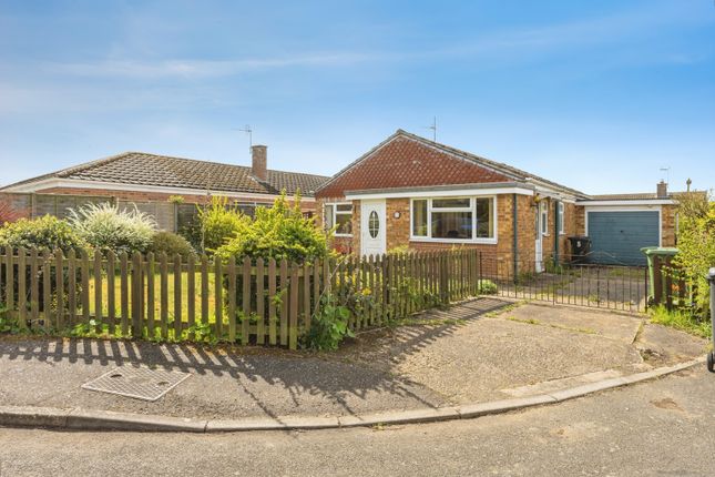 2 bed property, in Three Post Road, £150,000