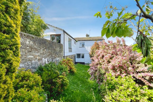 2 bed property, in Pendennis Rise, £395,000