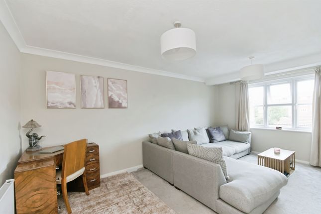 2 bed property, in Hudson Close, £165,000