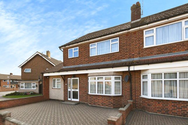 4 bed property, in Burns Avenue, £350,000