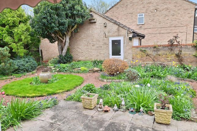 2 bed property, in Birchwood, £150,000