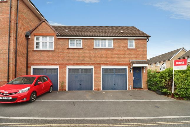 2 bed property, in Hatton Road, £260,000
