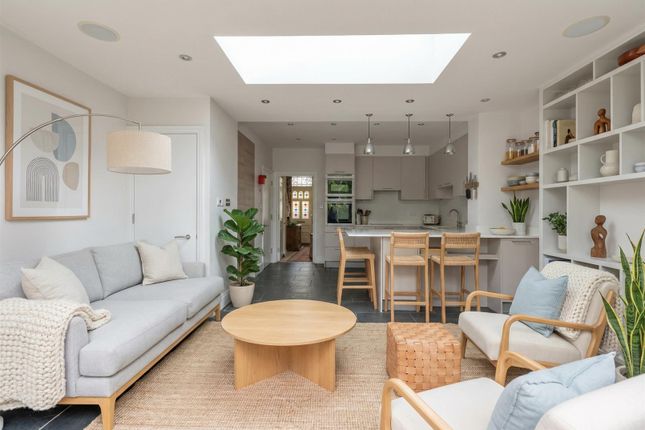 2 bed property, in Aston Road, £800,000
