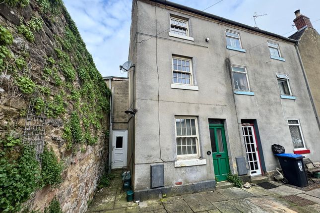 2 bed property, in St. Marys Gate, £125,000